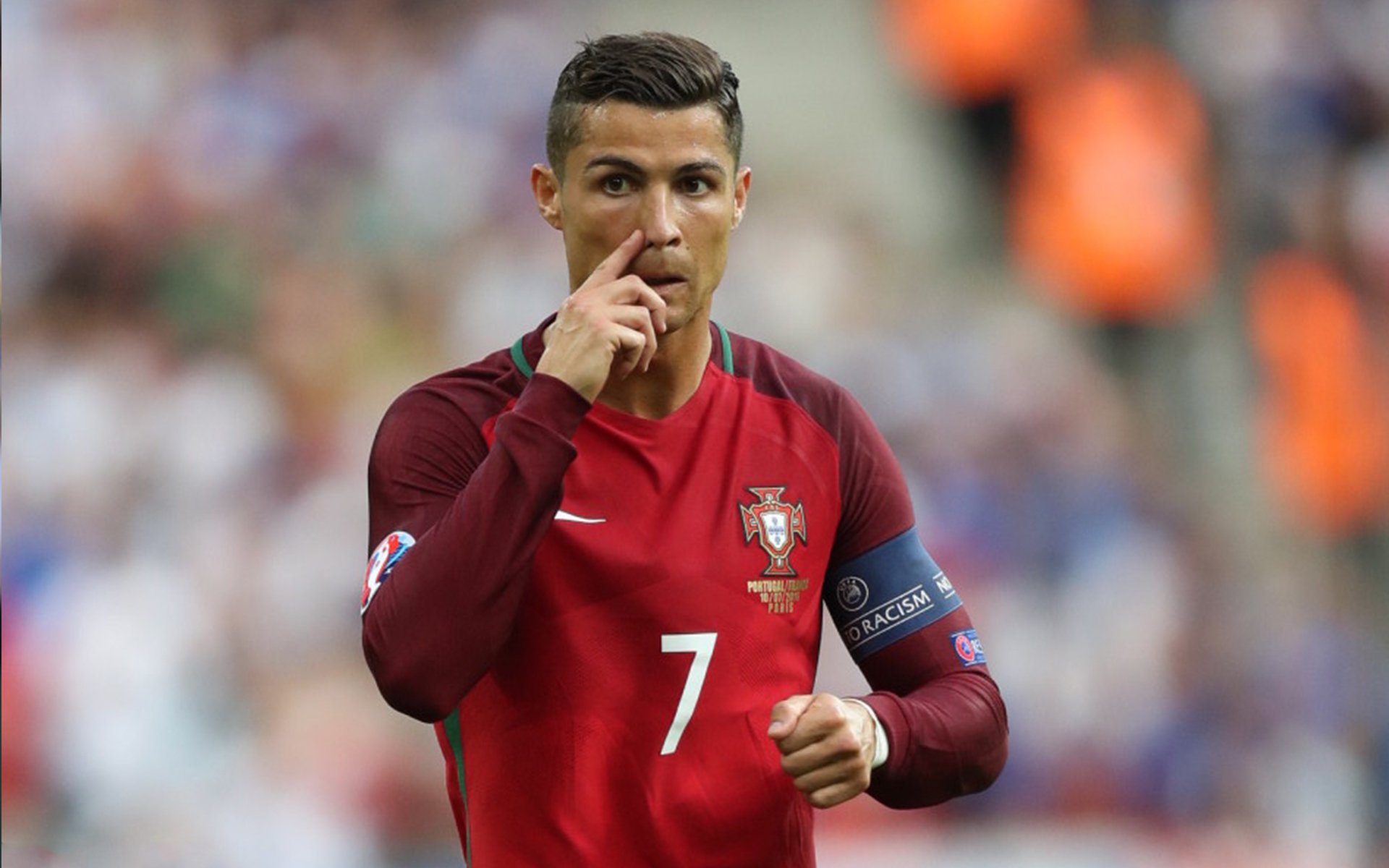 戴维·帕特森精准的场上指挥和稳健的传球,使袋鼠队掌控局面,佩特·戴维森